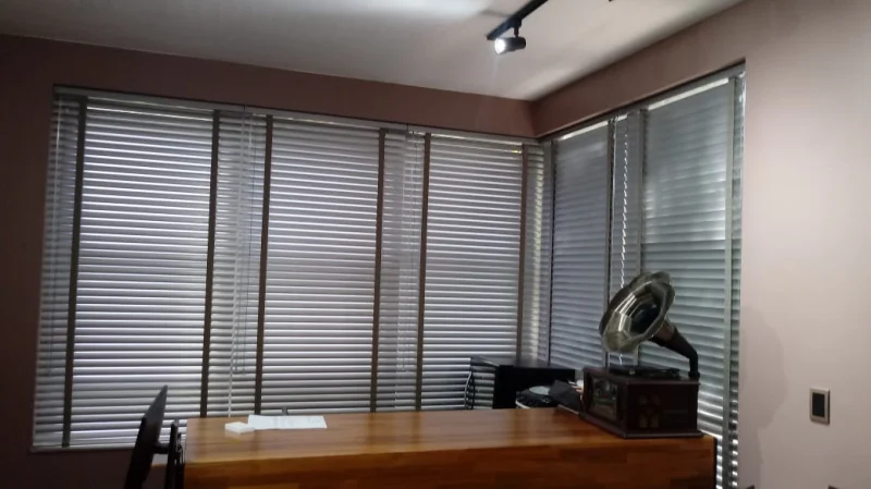 Persiana horizontal para escritório