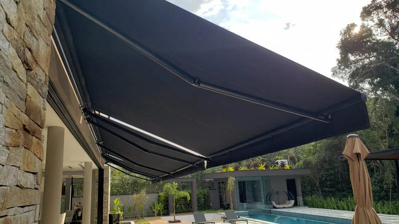 Toldo articulado automatizado
